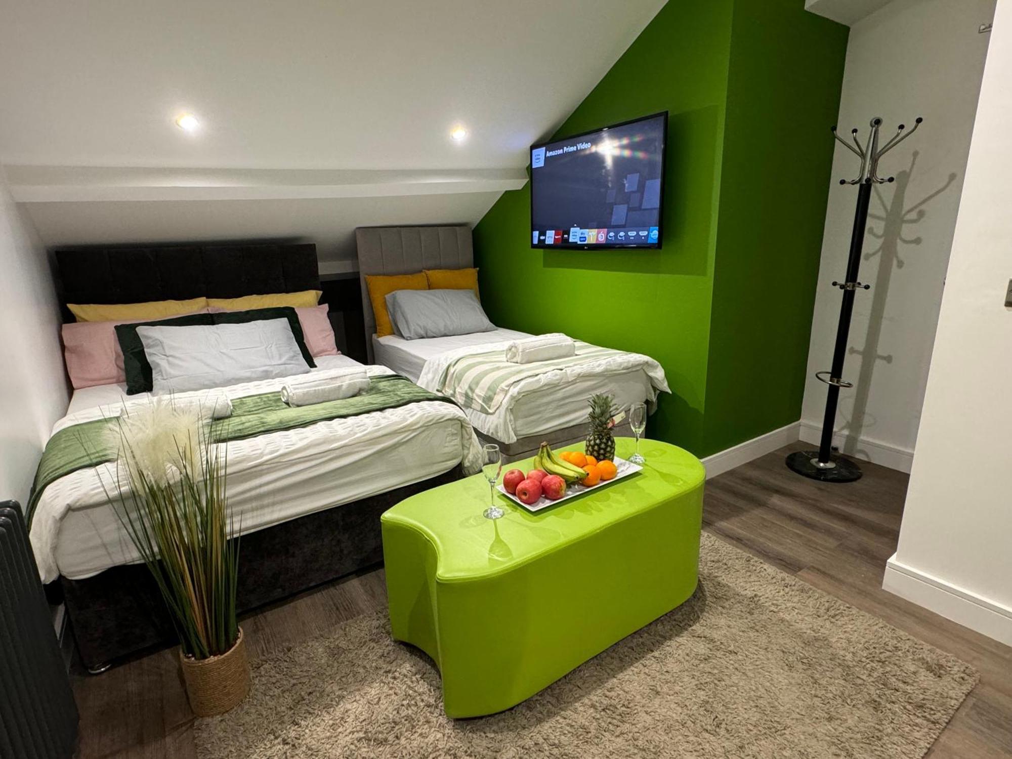 Southgate Luxury Apartments Elland ภายนอก รูปภาพ