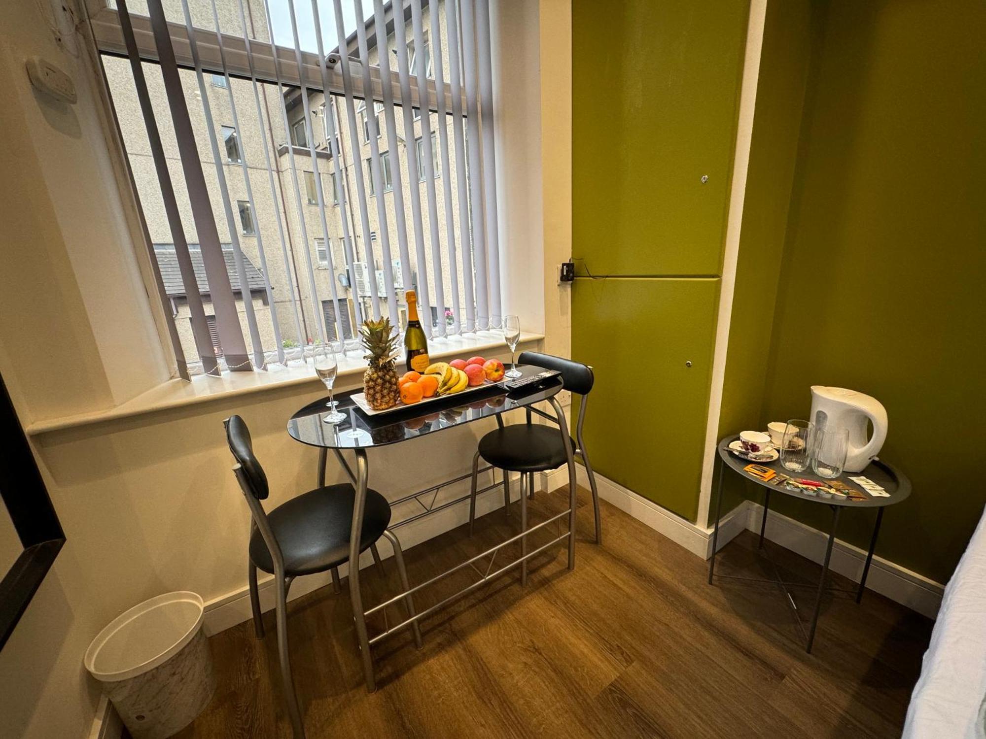 Southgate Luxury Apartments Elland ภายนอก รูปภาพ