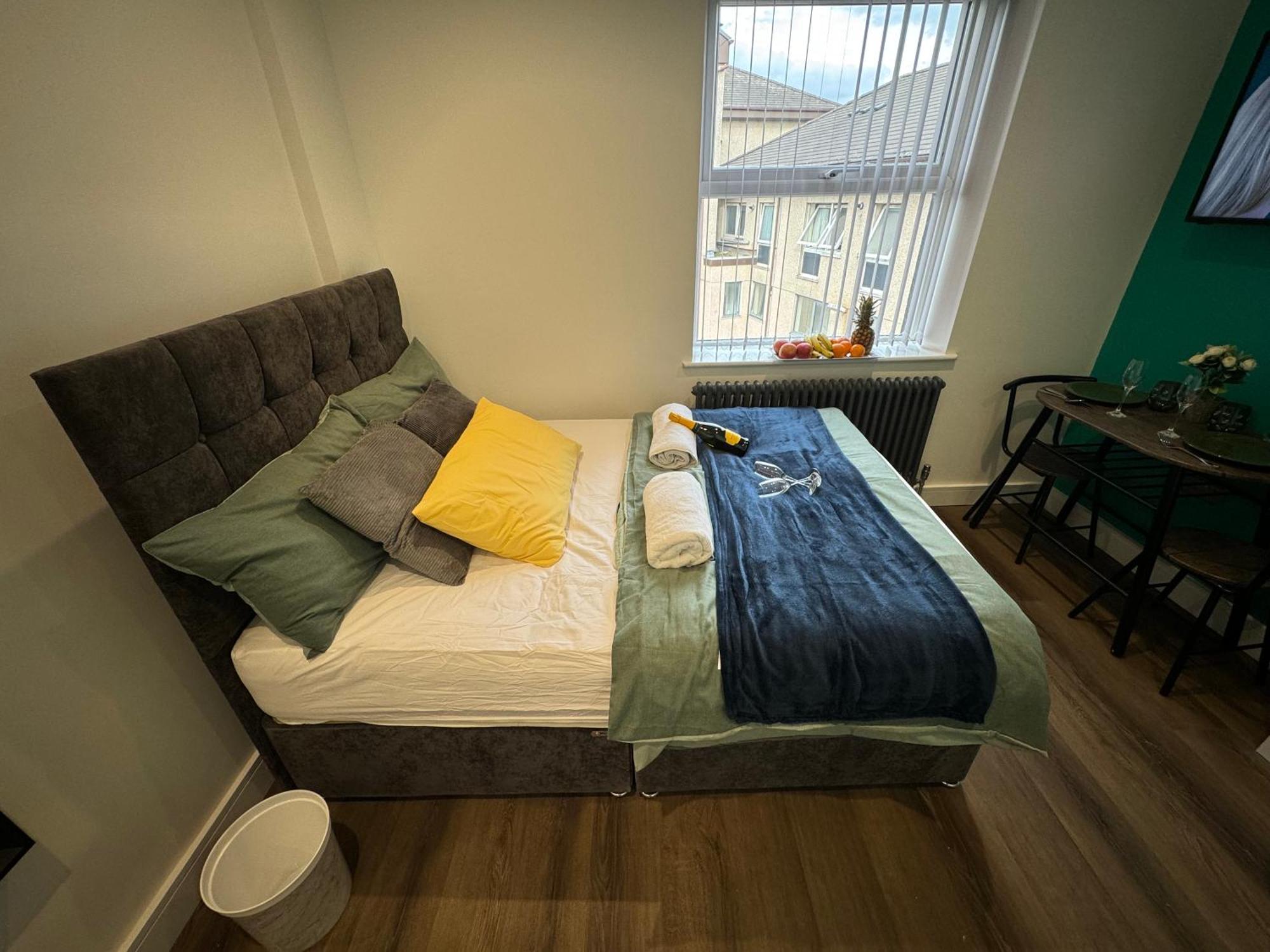 Southgate Luxury Apartments Elland ภายนอก รูปภาพ