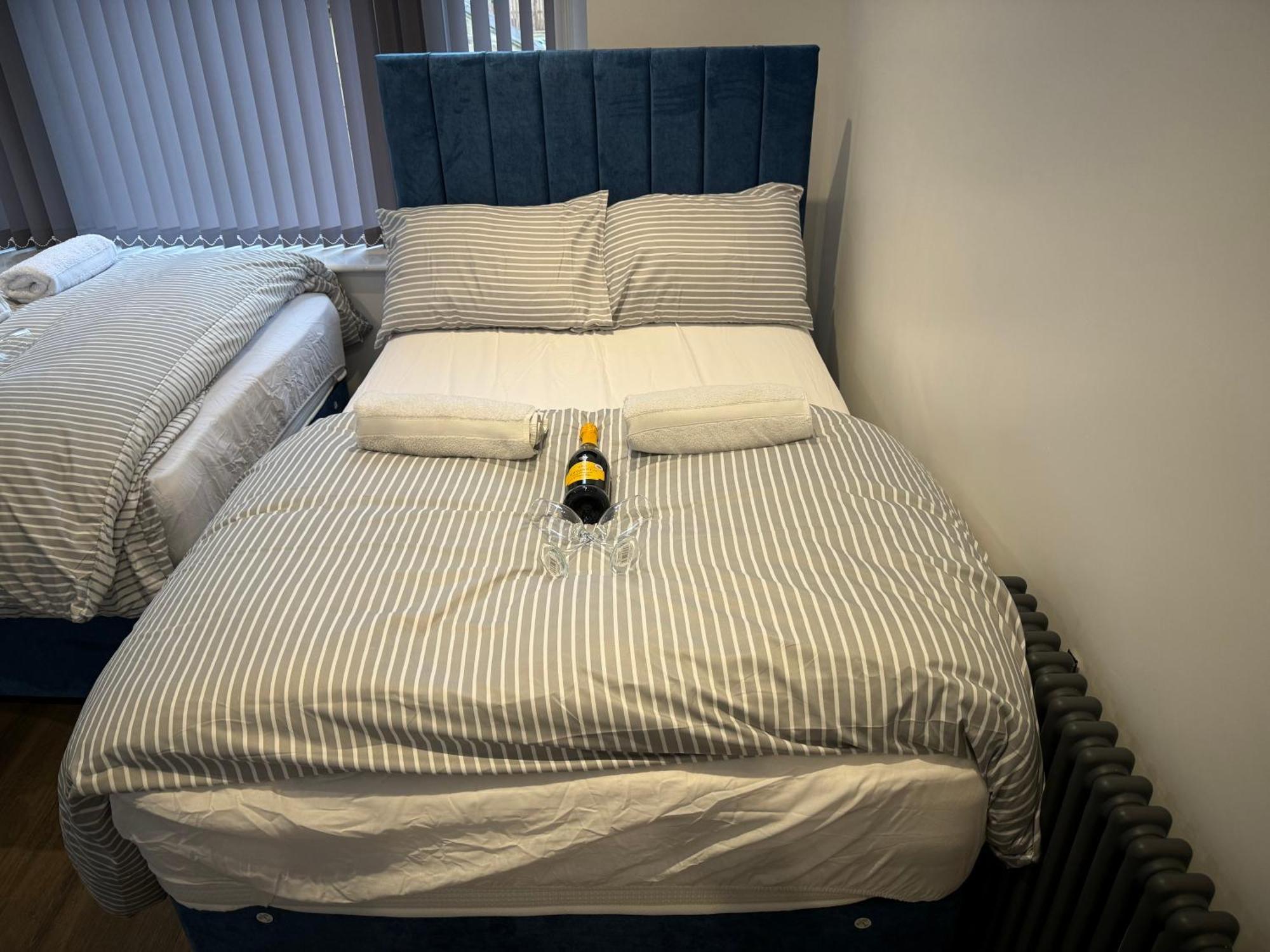 Southgate Luxury Apartments Elland ภายนอก รูปภาพ