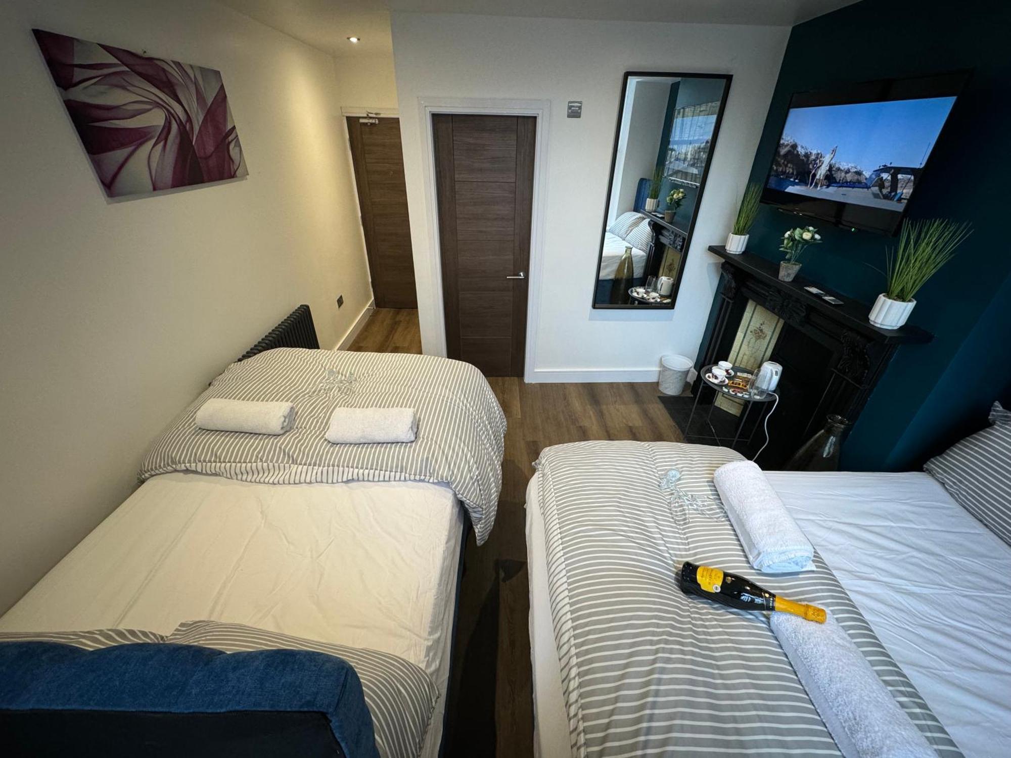 Southgate Luxury Apartments Elland ภายนอก รูปภาพ