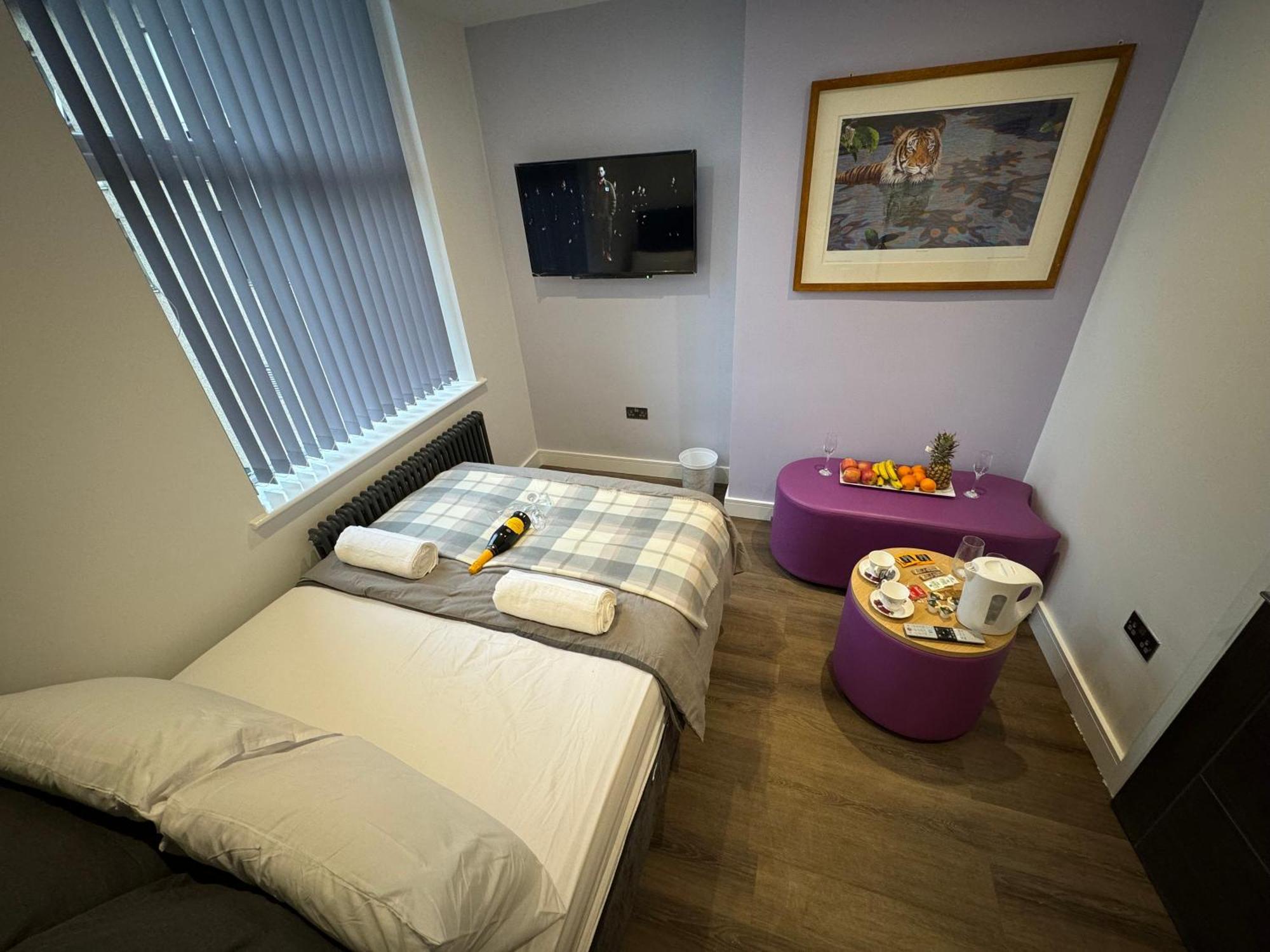 Southgate Luxury Apartments Elland ภายนอก รูปภาพ